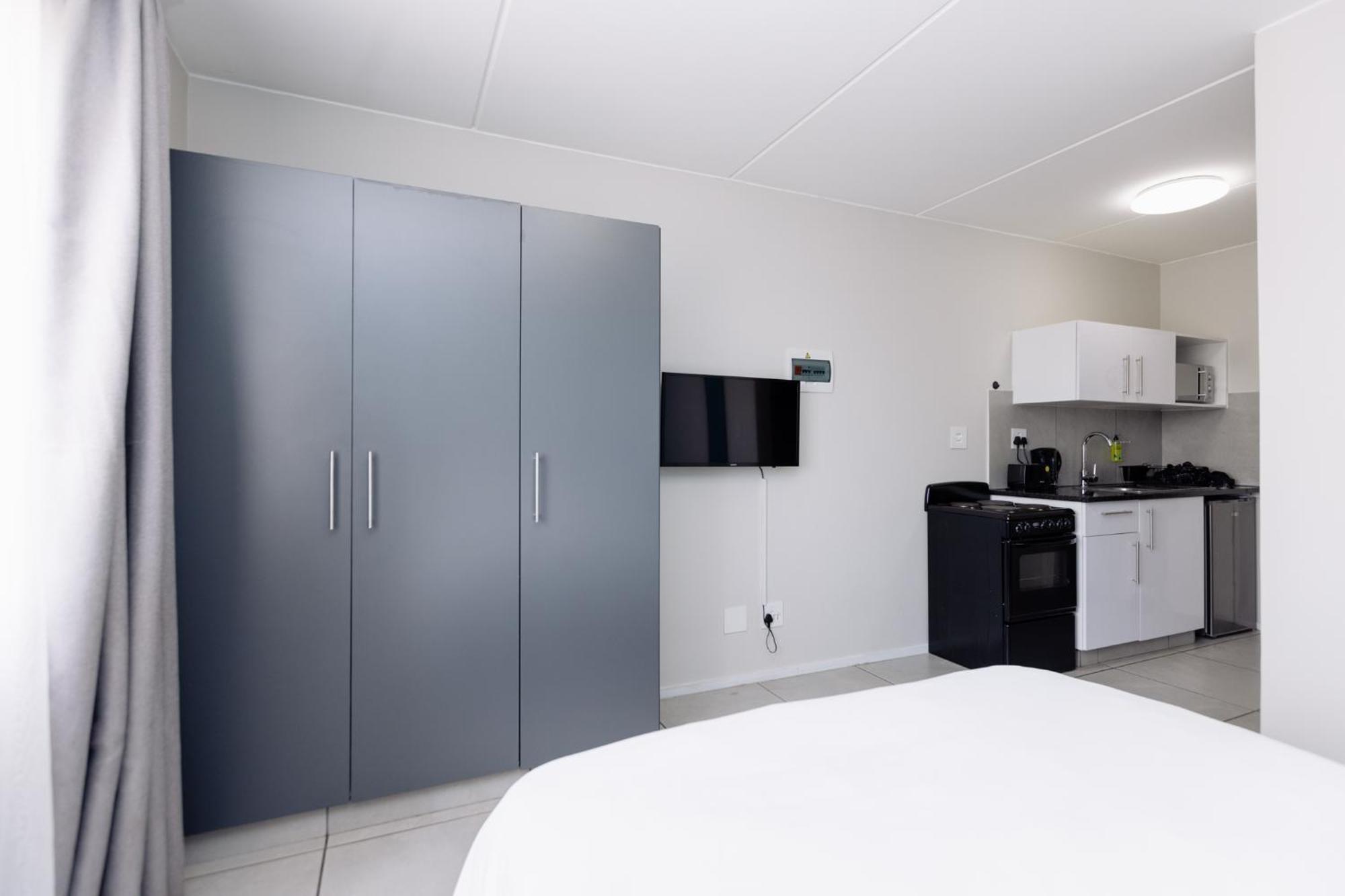 Mint Express Sandton View Apartment *